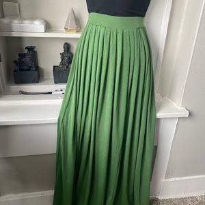 Kelly green maxi skirt with pleats